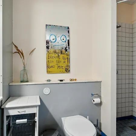 Bad, Lejl, 109 Apartment *